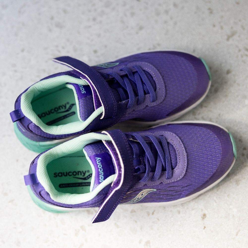 NEW STRIDE RITE SAUCONY WIND GIRLS YOUTH 3.5 XW EXTRA WIDE PURPLE